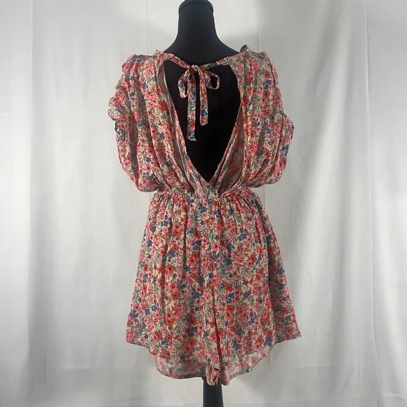 American Eagle floral jumper,shorts, V neck, Pink, Blue,White, bow tie,Medium - Picture 3 of 13